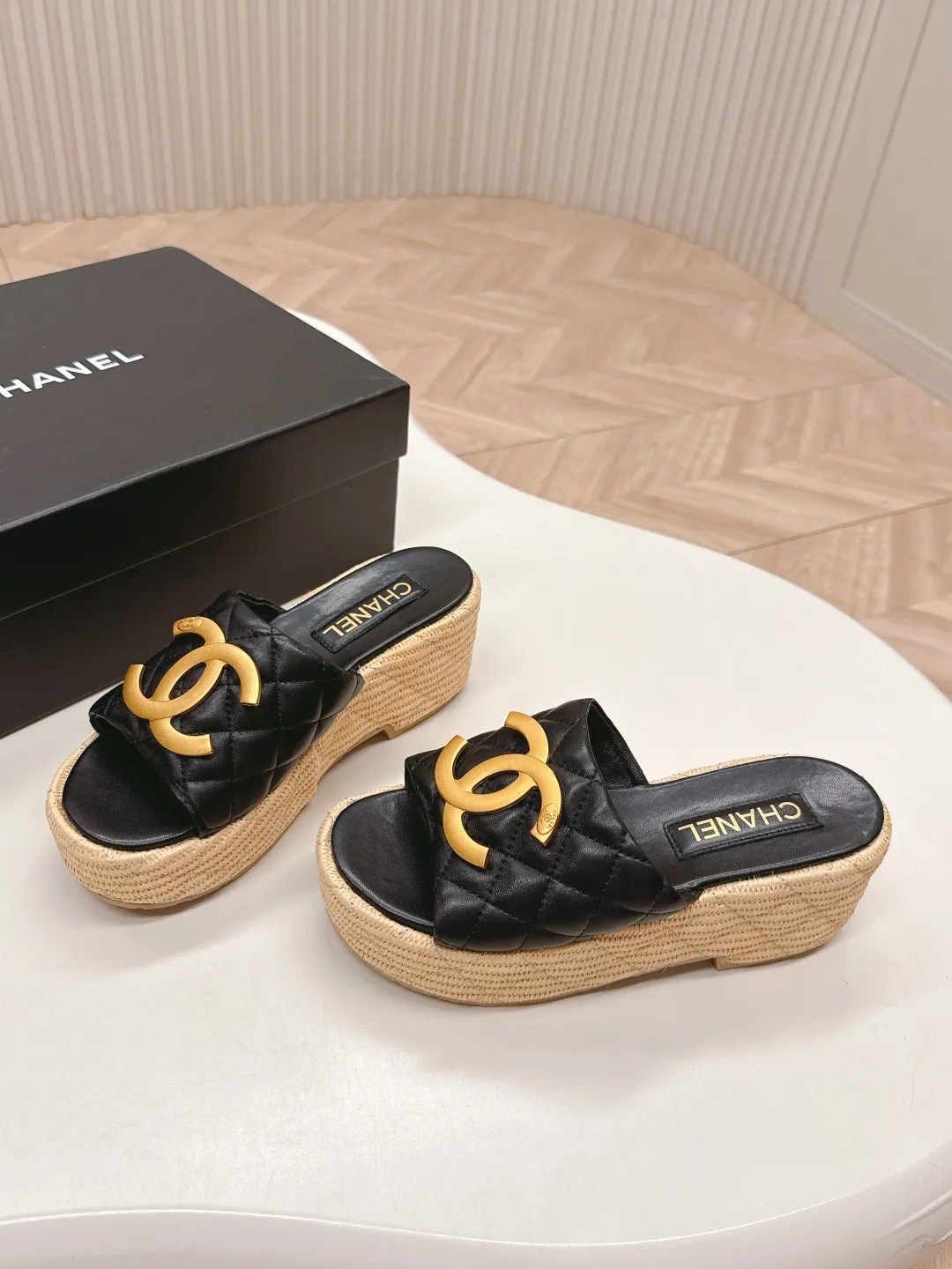 👟👟Ex-factory price 560👟👟 CHANEL Chanel 2025 new sandals and slippers series classic series every style is great rhombus platform sandals and slippers elegant and noble comfortable and versatile upper: sheepskin foot pad: sheepskin sole: rubber outsole size: 35-40